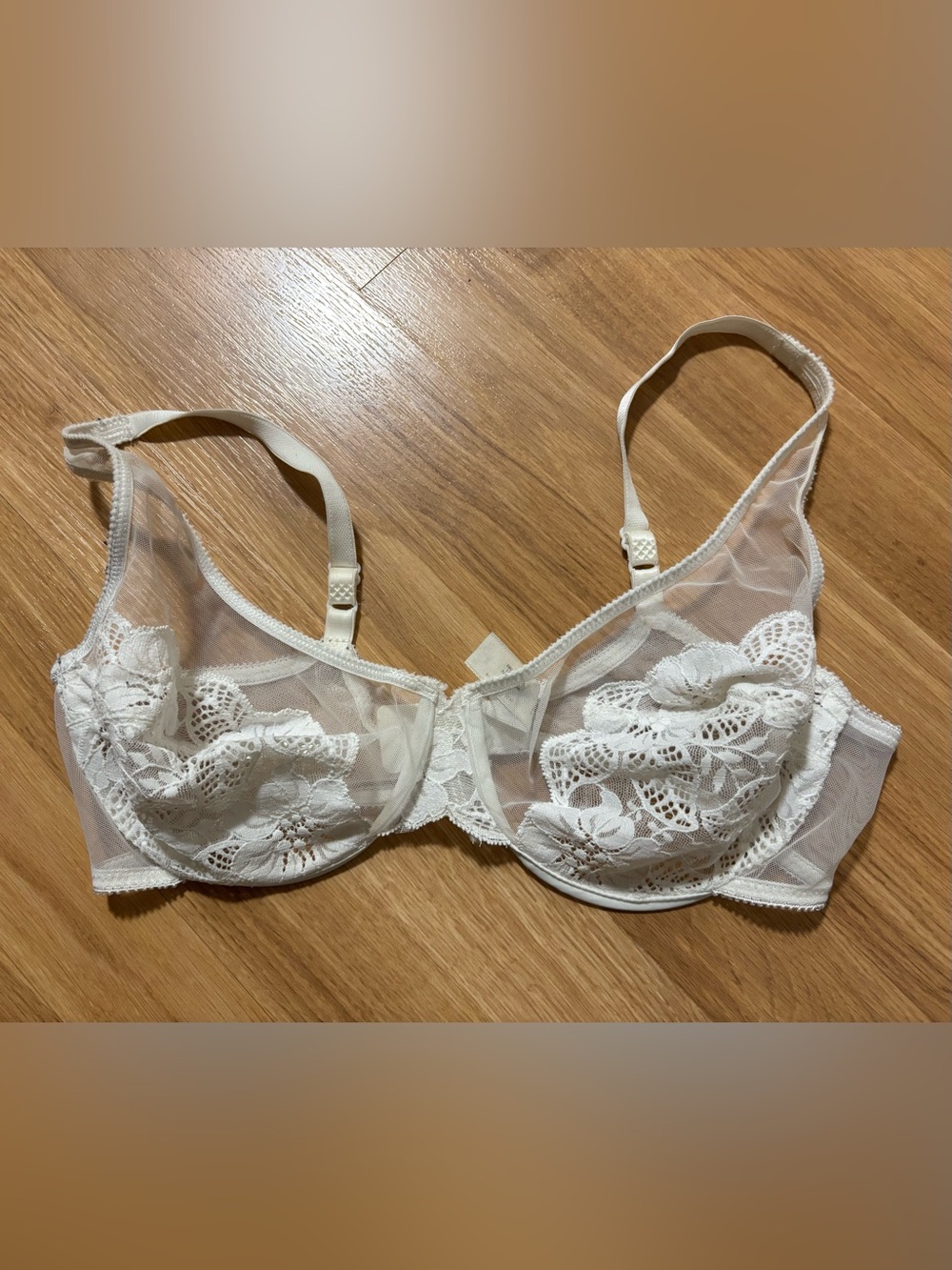 Victoriaโs Secret Online underwire bra sheer mesh with floral lace overlay 38D